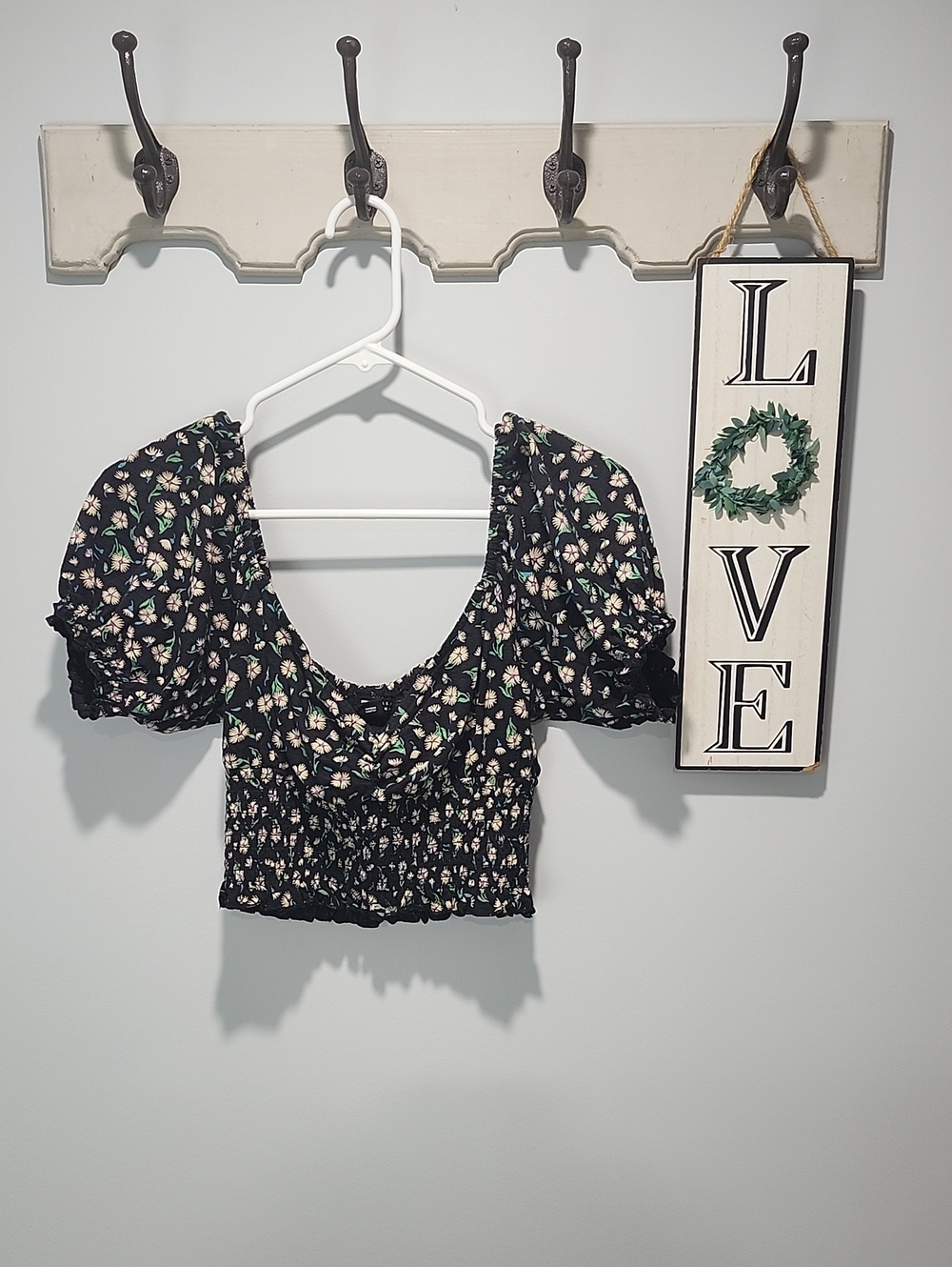 Billabong Black Floral Puff Sleeve Crop Top Medium